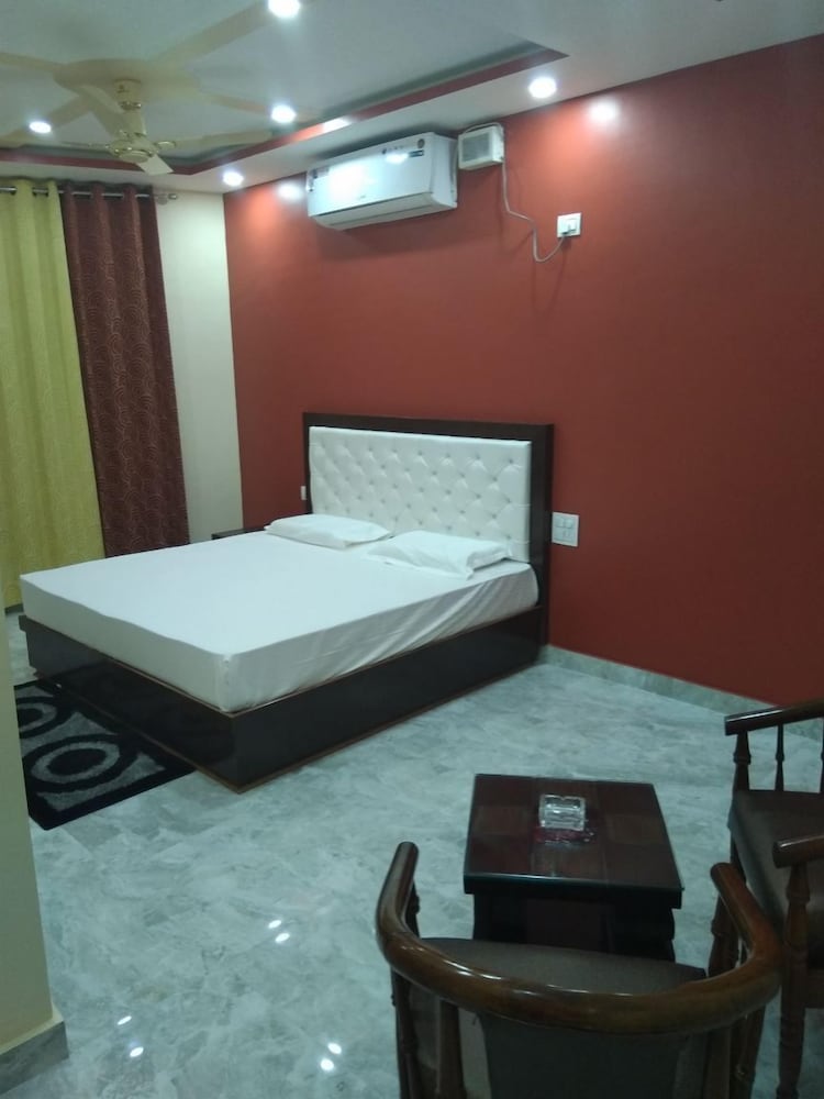 Deluxe Double Room, 1 King Bed, Non Smoking photo 2