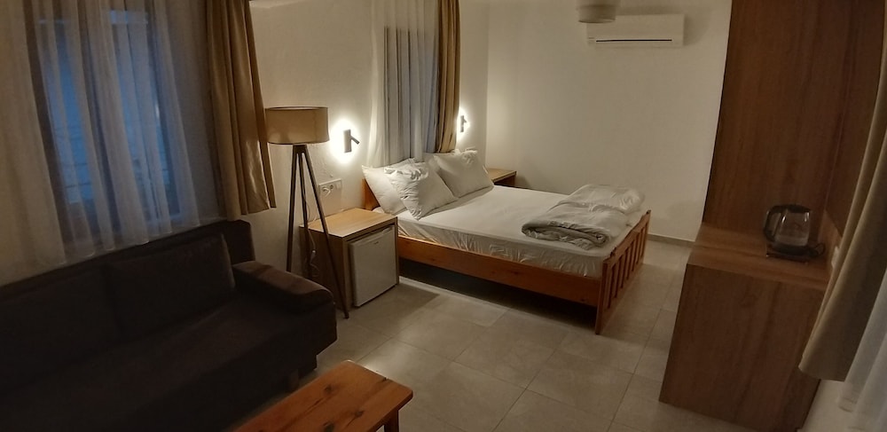 Family Studio, 2 Double Beds, Accessible, Courtyard View photo 1