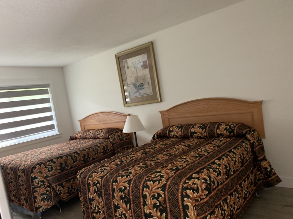 Basic Room, 2 Double Beds, Kitchenette photo 1