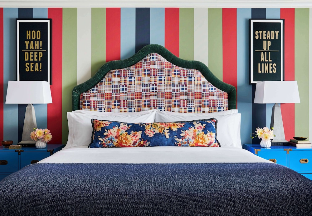 Junior Suite, 1 King Bed, Bathtub (Mobility & Hearing) - Photo 9