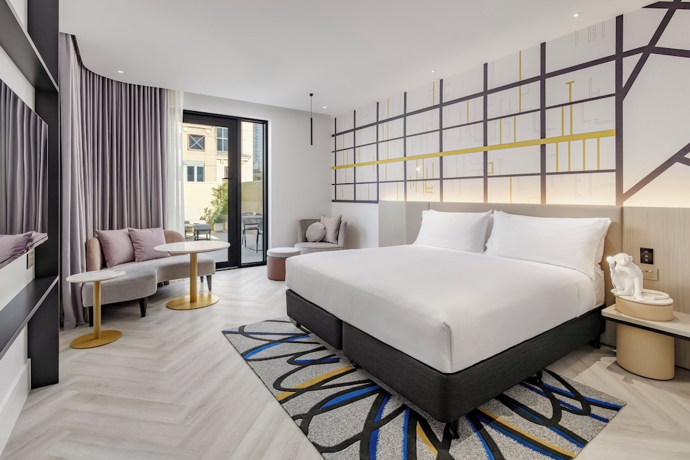 Premium Room, 1 King Bed, Balcony, City View