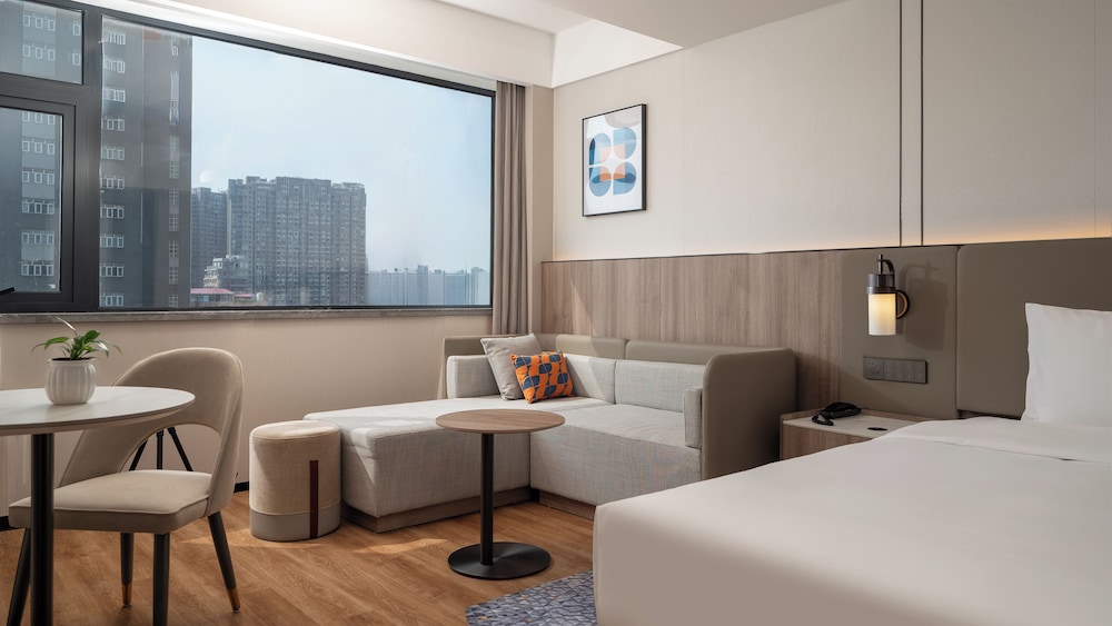 1 King Standard Extra Floor Space photo 3