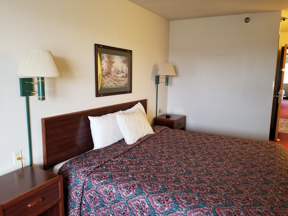 Standard Room, 1 King Bed With Sofa Bed, Non Smoking - Photo 12