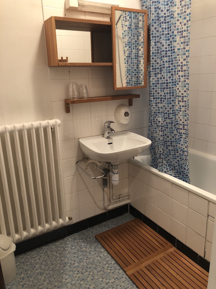 Twin Room, Shared Bathroom photo 3