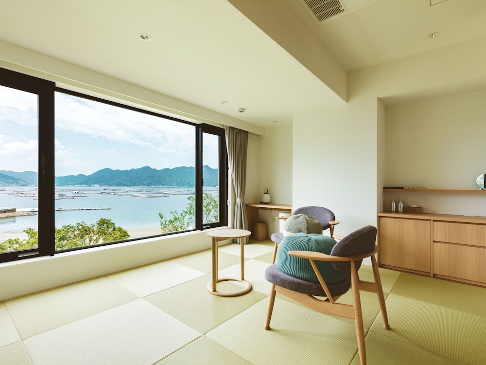 Deluxe Japanese Western-style Room, Non Smoking, Shower only - Photo 2