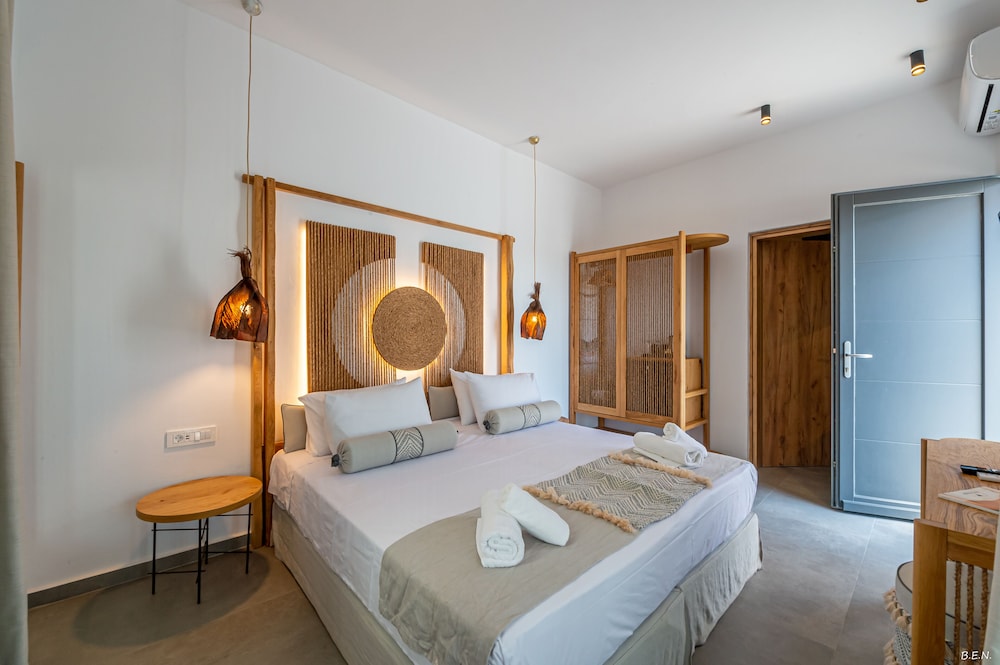 Superior Double Room With Pool View and Private Terrace