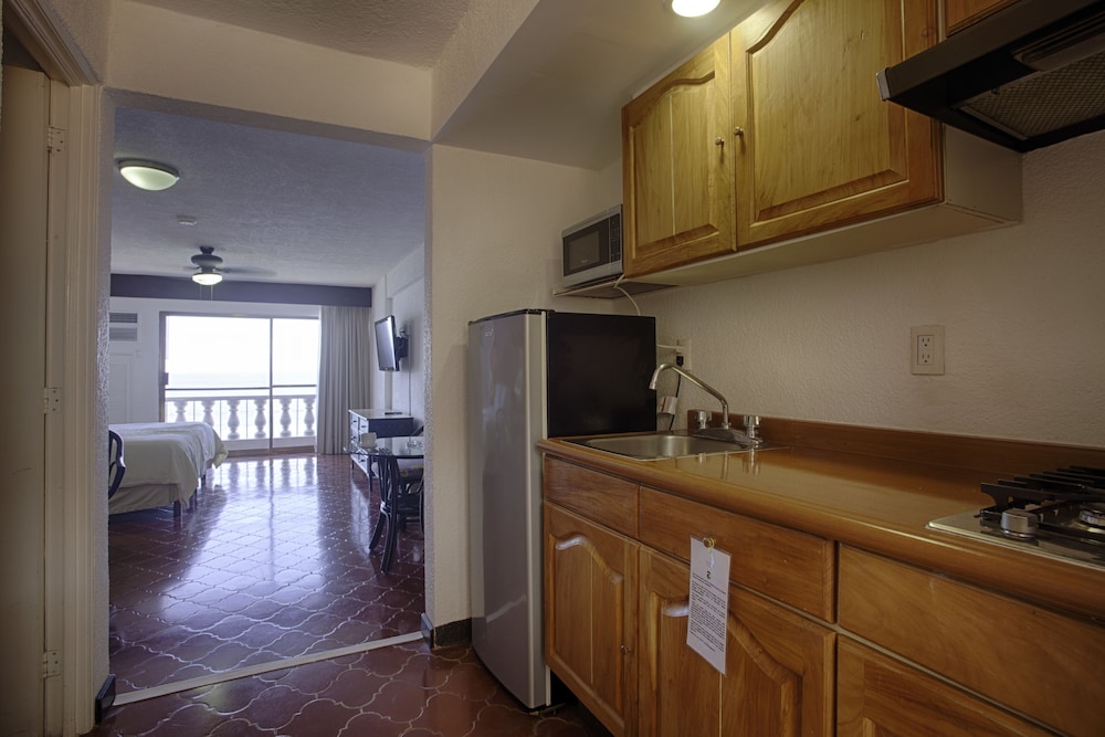 Oceanfront Studio - Photo 6