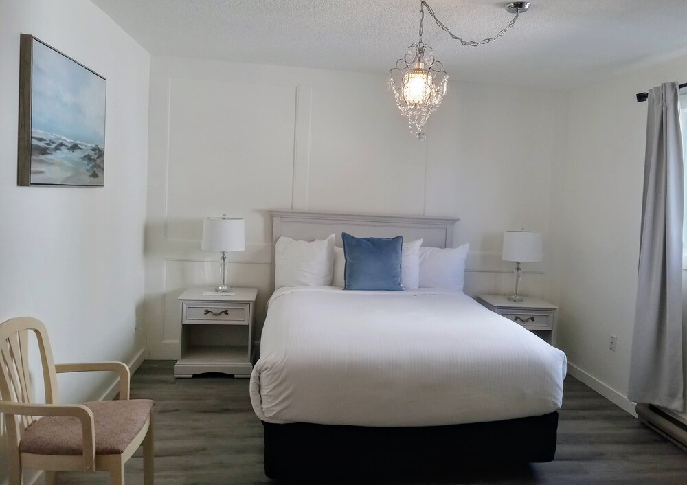Classic Room, 1 Queen Bed, Non Smoking, Private Bathroom