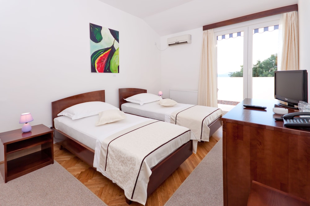 Single Room, Balcony, Sea View photo 1