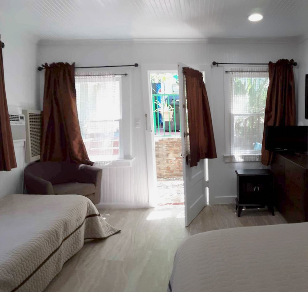 Family Cottage, 1 Queen Bed (5)