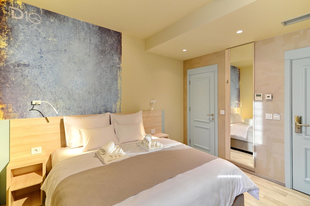 Superior Double or Twin Room photo 3