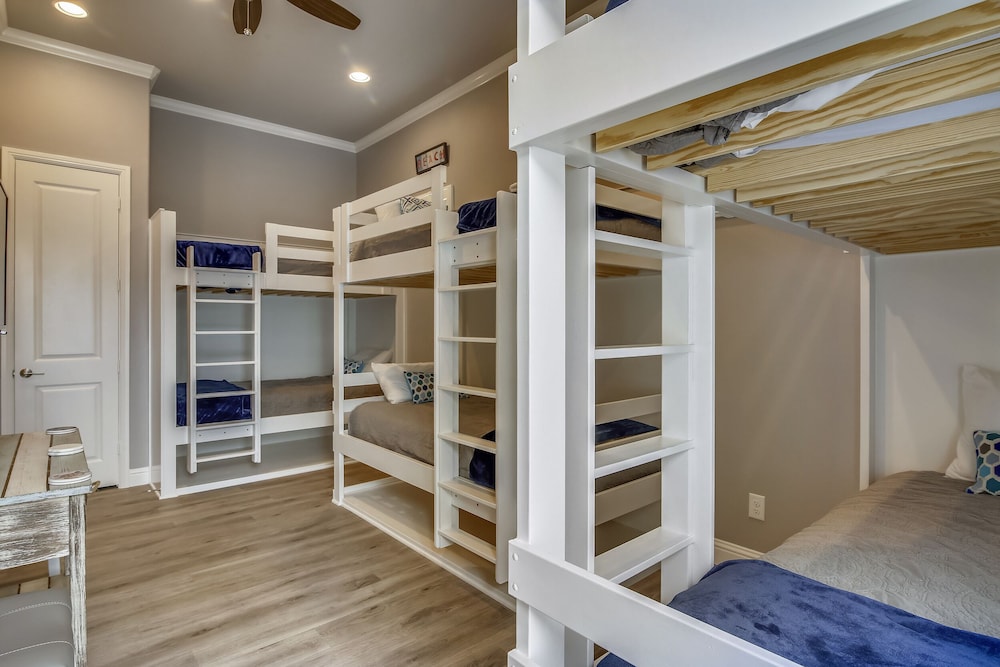 House (4 Bedrooms) photo 2