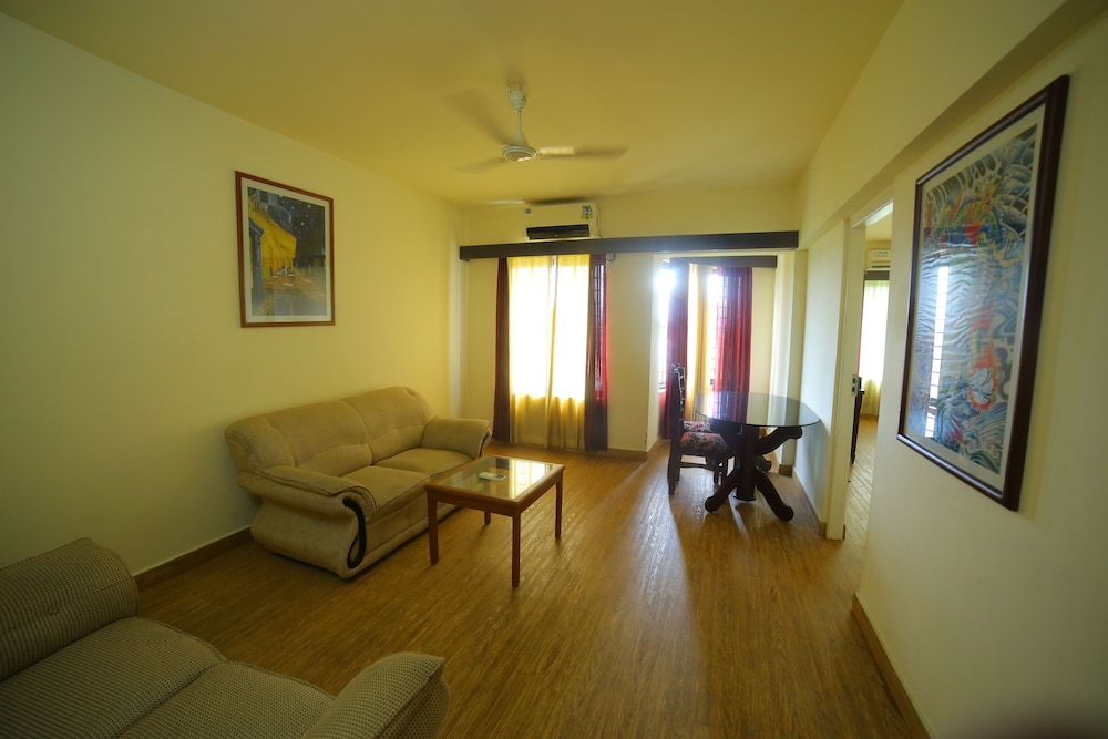 Family Suite, 1 Double Bed, Non Smoking, City View photo 3