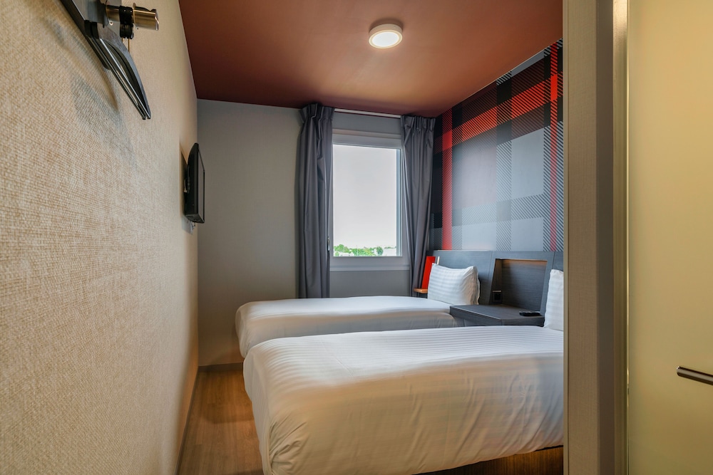 Standard Twin Room, 2 Twin Beds - Photo 1