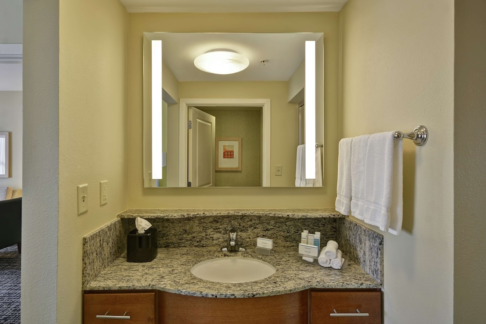 Suite, 2 Queen Beds - Photo 9