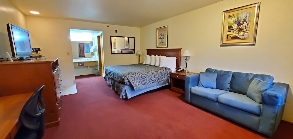 Executive Studio Suite, 1 King Bed with Sofa bed, Non Smoking - Photo 2