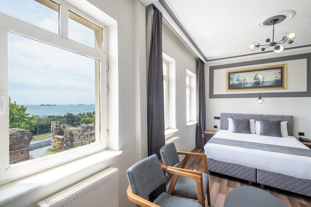 Deluxe Triple Room, Sea View photo 2