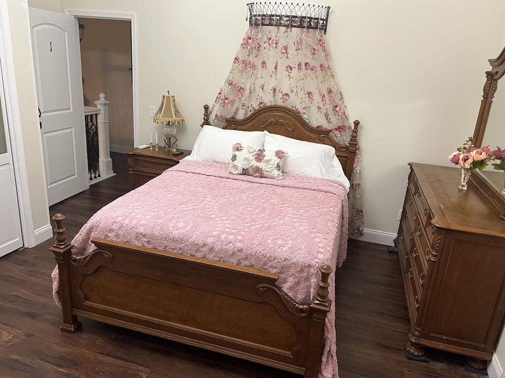Room Number 1 - Photo 5