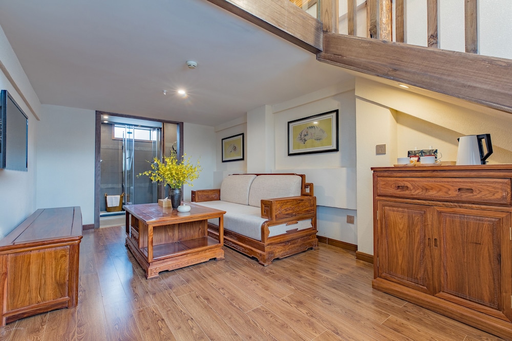 Suite - Photo 7