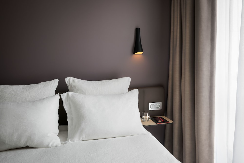 Classic Room with balcony including self-service snacks and drinks at the Club