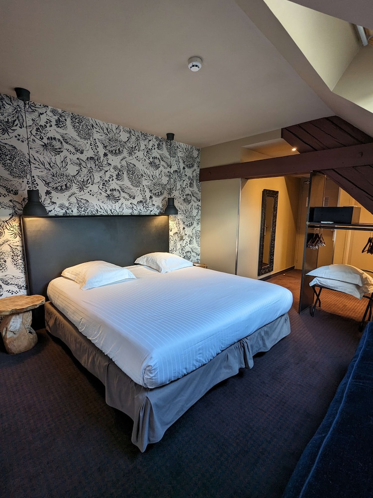 Comfort Room, 1 King Bed, Non Smoking (Twin bed on request) - Photo 4