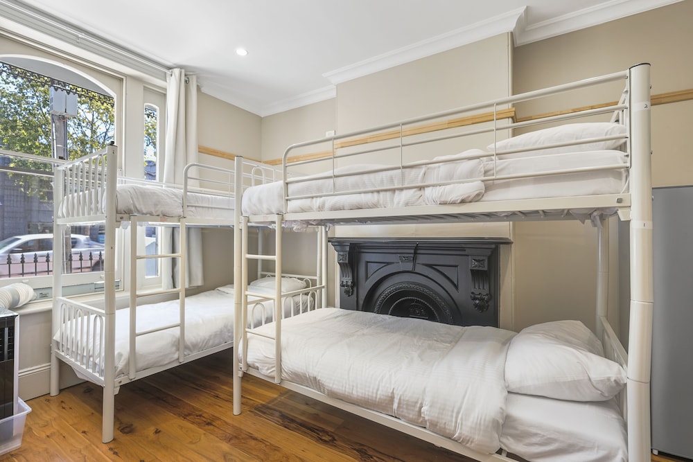 Mixed 6 Beds with Private Bathroom photo 2