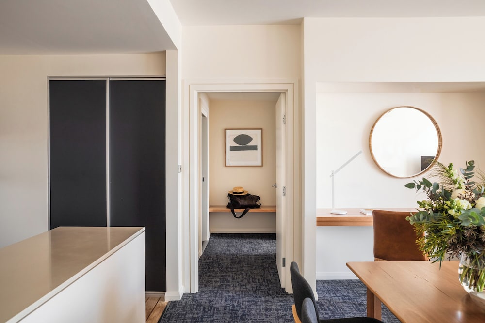 Executive Suite, River View