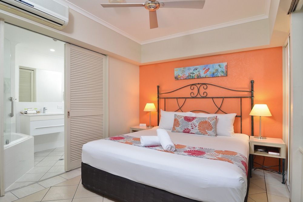1 Bedroom Apartment (Adults Only) - Photo 3