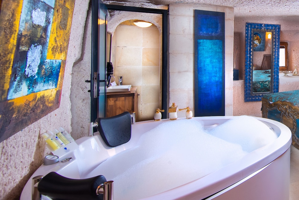 Junior Cave Room With Jakuzzi - Photo 2