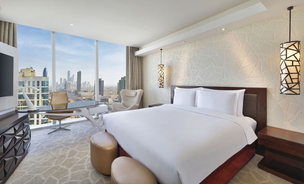 Deluxe Room, 1 King Bed, City View - Photo 4