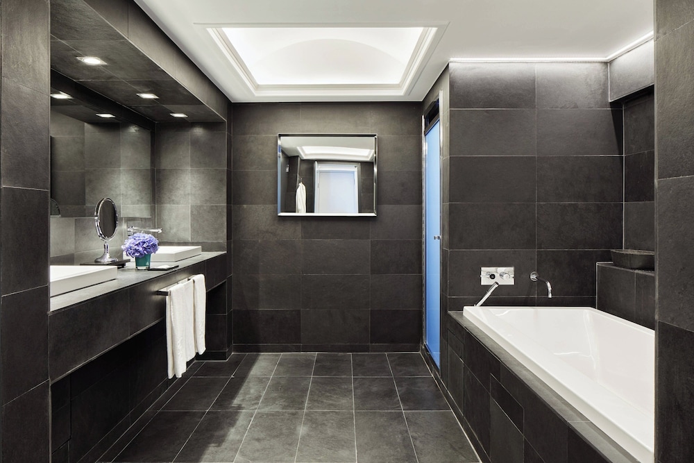 Club Suite, 1 Bedroom (Mediterranean,Club Level,Larger) thumbnail 6