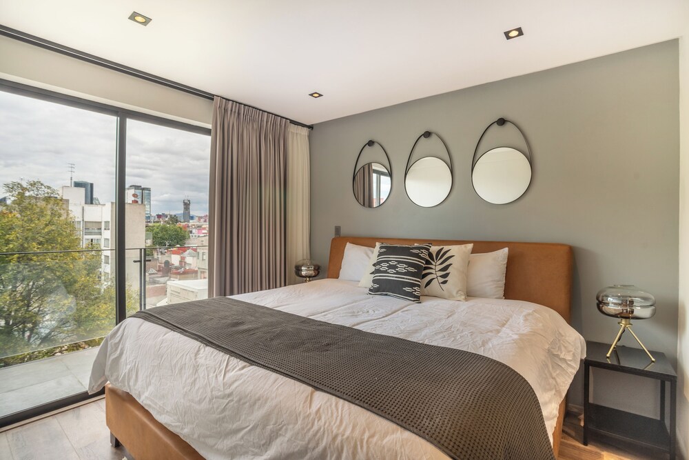 Exclusive Penthouse, 2 Bedrooms, City View, Executive Level photo 3