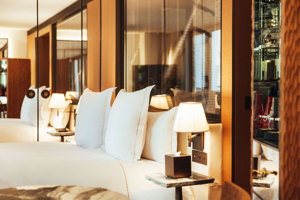 Deluxe Room, 1 King Bed, Air conditioning