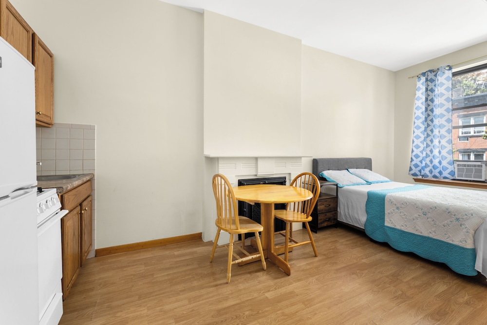 Standard Room, 1 Double Bed, Refrigerator & Microwave photo 2