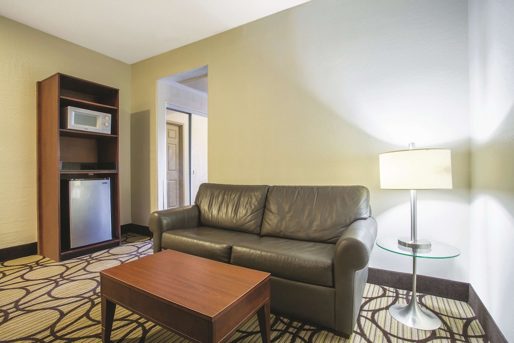 Suite, 2 Queen Beds, Non Smoking