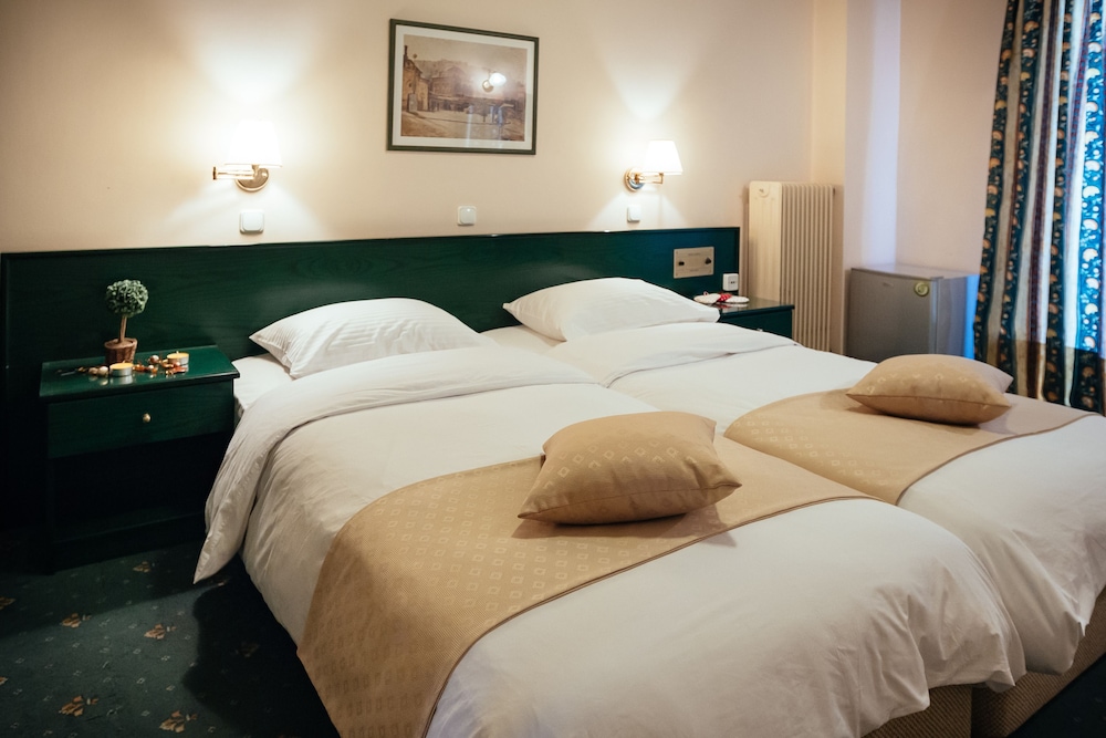 Economy Room