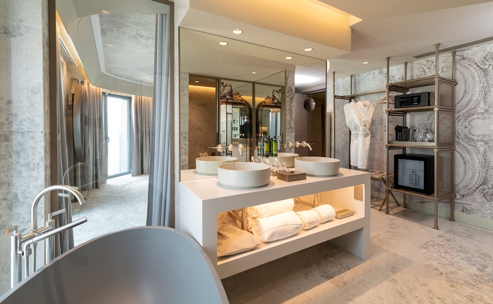 Signature Room - Photo 10