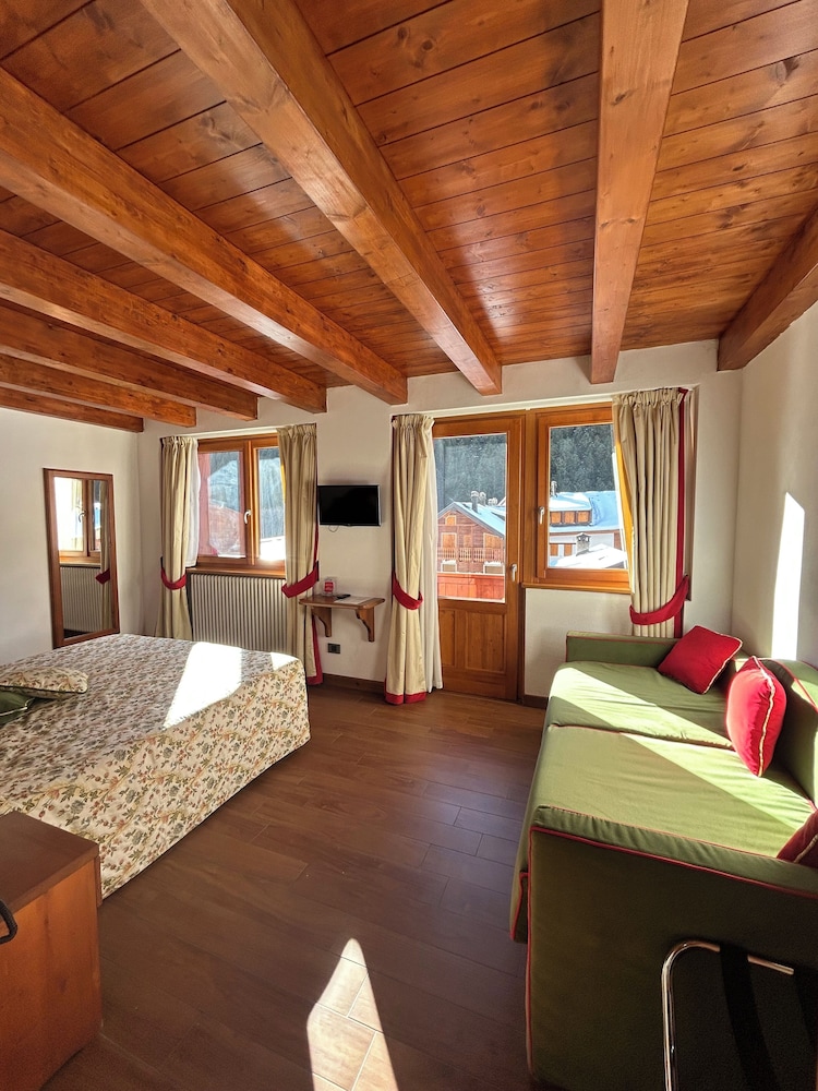 Family Triple Room, Mountain View