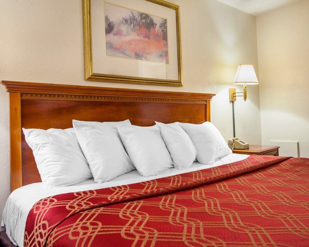 Standard Room, 1 King Bed, Non Smoking - Photo 2