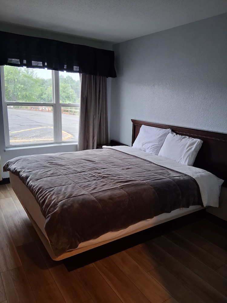 Standard Single Room, 1 King Bed, Non Smoking