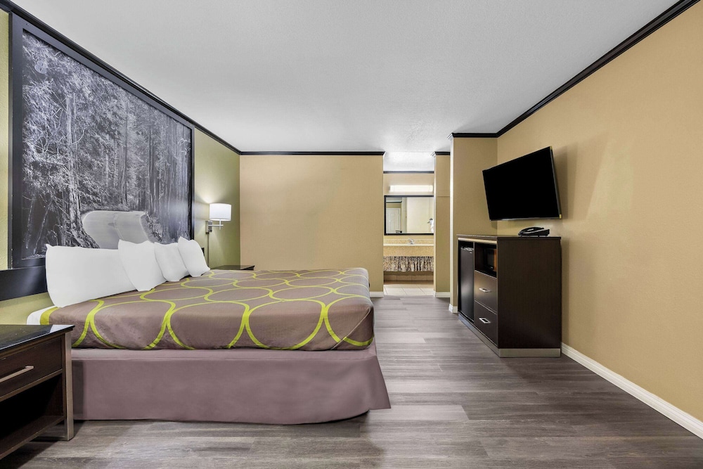 Standard Room, 1 King Bed - Photo 7