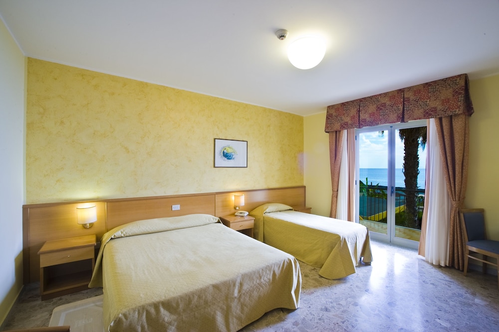 Standard Triple Room photo 3