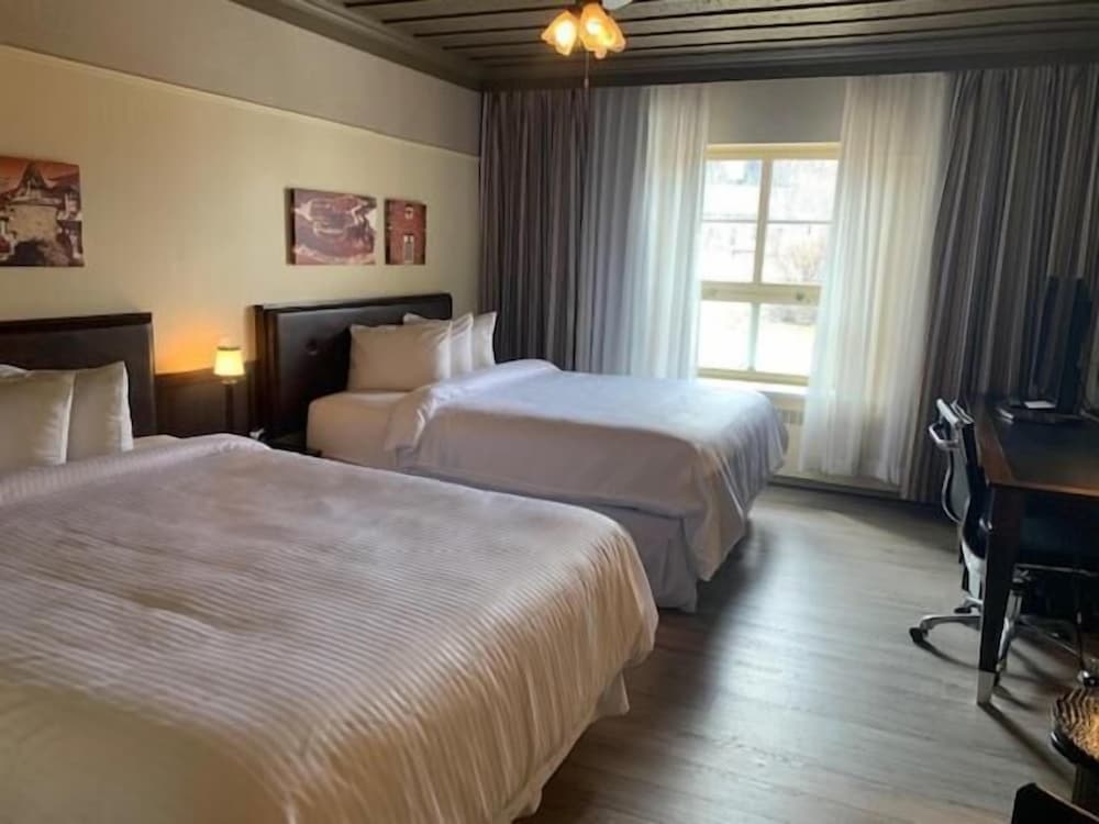 Classic Room, 2 Double Beds, Ocean View photo 3