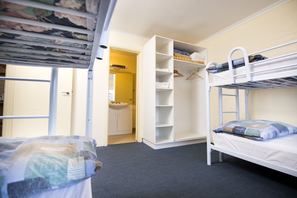 The Whitt Lodge 1 Bedroom Apartment, Kitchenette photo 2