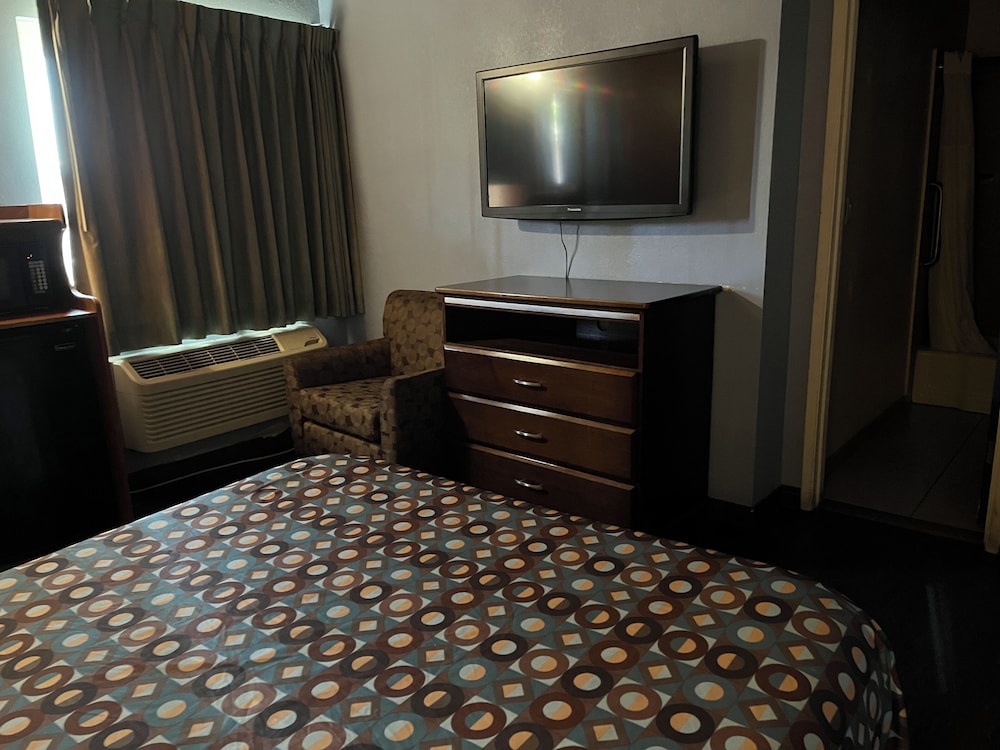 Standard Room, 1 Queen Bed photo 1