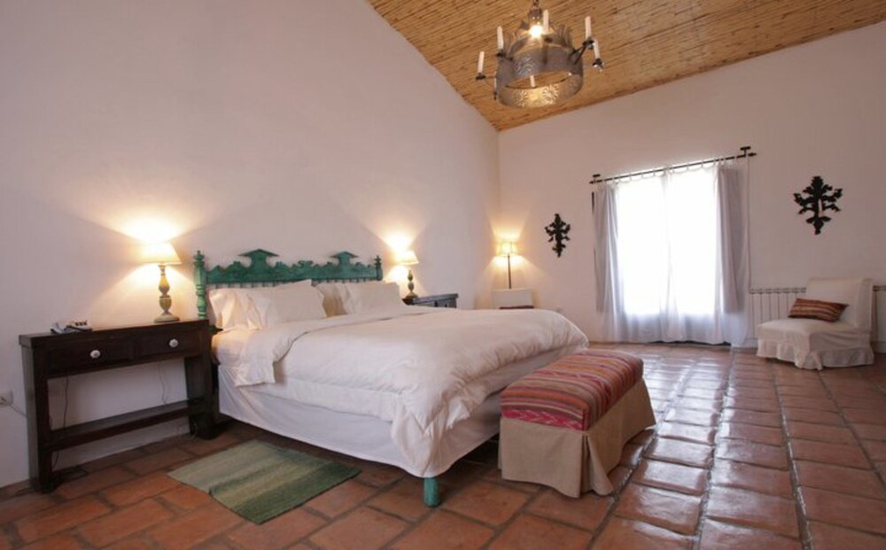 Room, Hill View photo 3