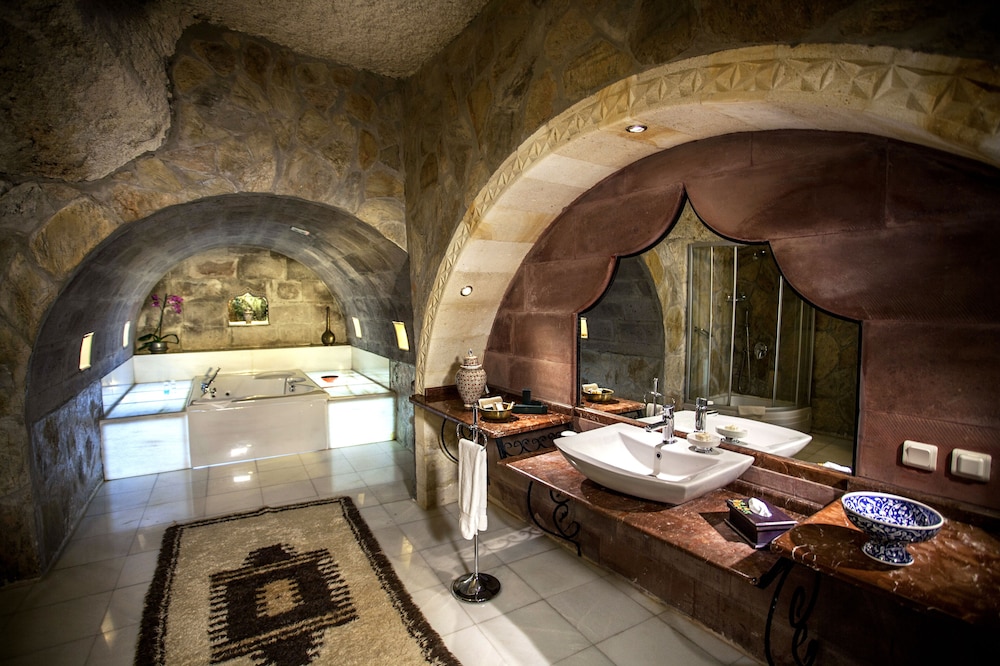 Superior Suite - Photo 22