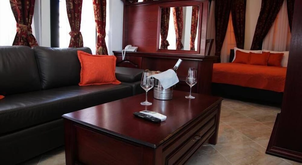 Deluxe Queen Room photo 3