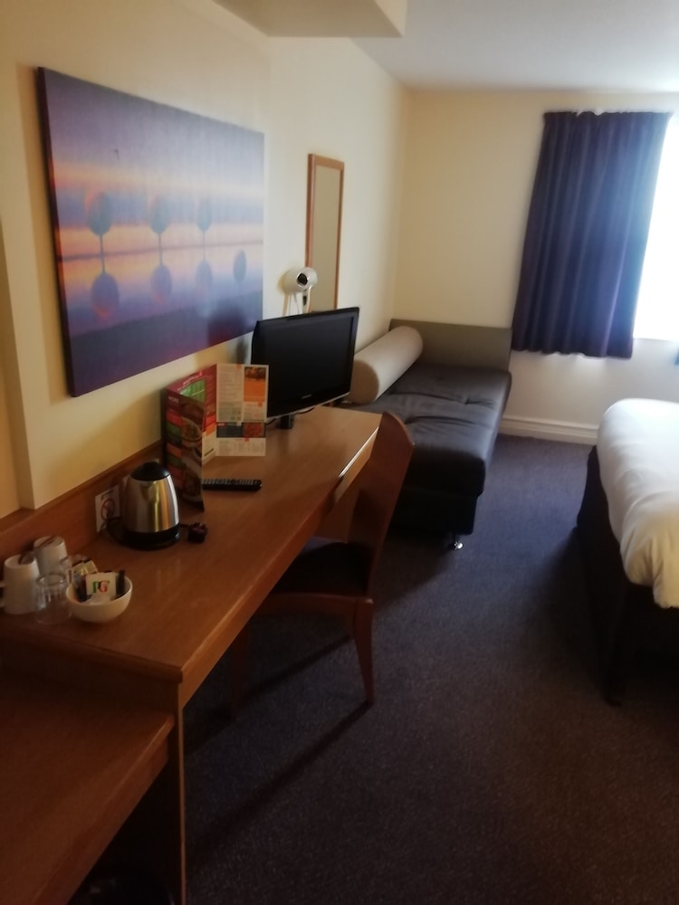 Double Room, Non Smoking - Photo 3