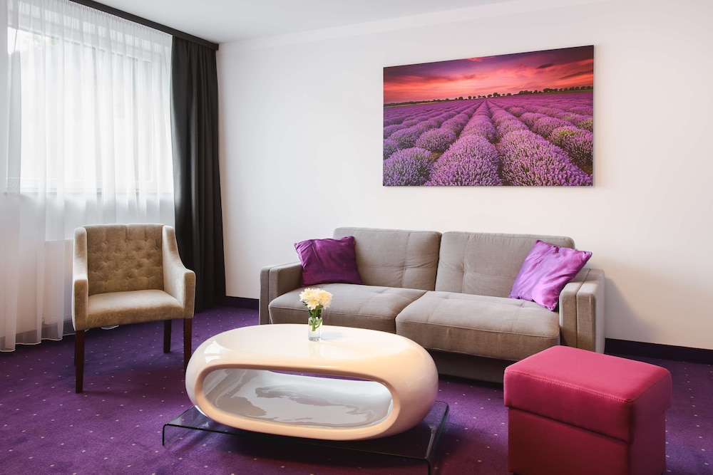 Suite, 1 King Bed with Sofa bed, Non Smoking (with Sofabed) - Photo 1